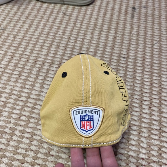 Small fitted NFL Saints Hat - Picture 3 of 5